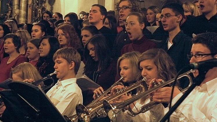 "A Gospel Christmas" war das Thema für den Chor und die Band, das alle mitriss.