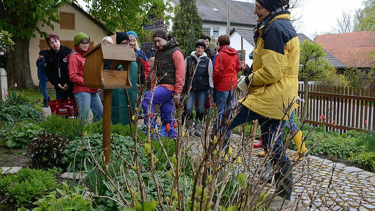 Praxisstunde für Gartenbau im Hausgarten Foto: Dagmar Besand