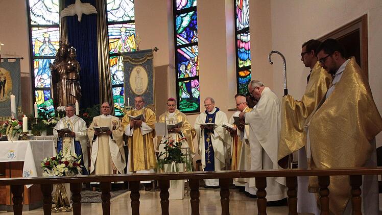 Festgottesdienst in der Begegnungsstätte Heroldsbach.  Josef Hofbauer