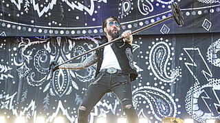 Rock im Park 2019: Die Country-Rocker von The BossHoss heizen der Menge ordentlich ein