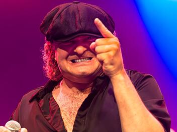 Die AC/DC Coverband "We Salute You" kommt nach Hof