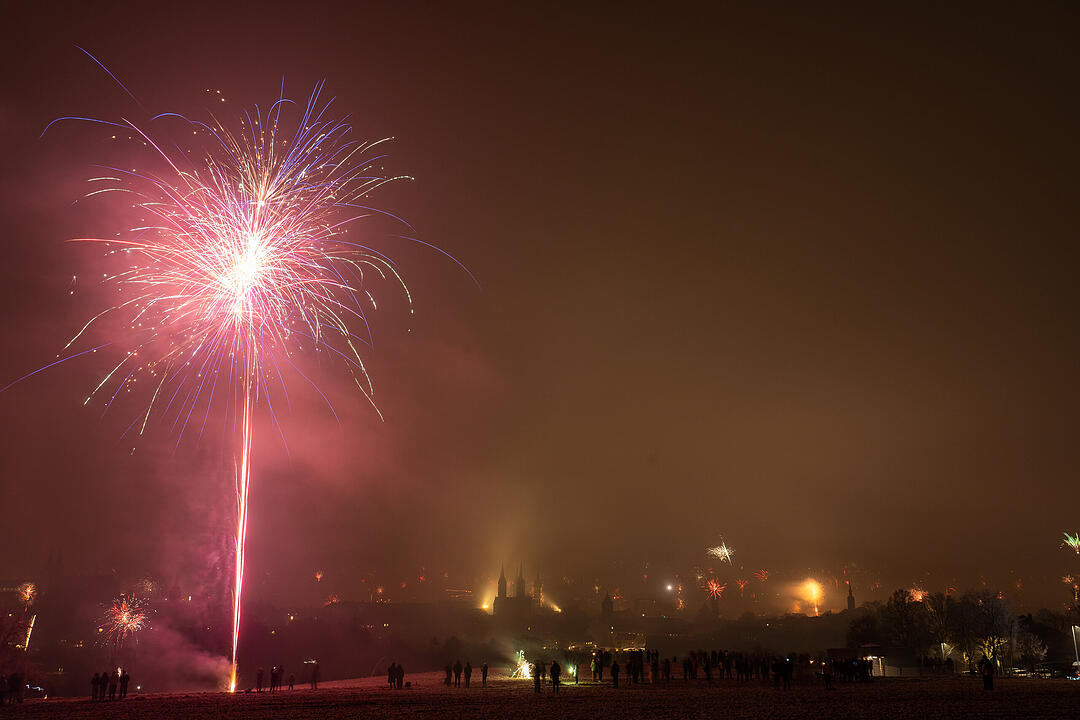 Silvester 2025: Bamberg schießt sich ins neue Jahr 2025 - Feuerwerk über der Domstadt Silvester 2025: Bamberg schießt sich ins neue Jahr 2025 - Feuerwerk über der Domstadt