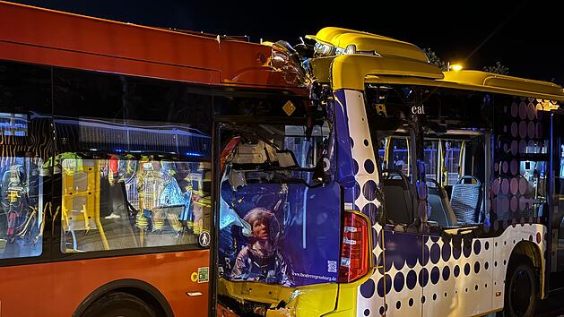 Unfall mit zwei Linienbussen in Regensburg