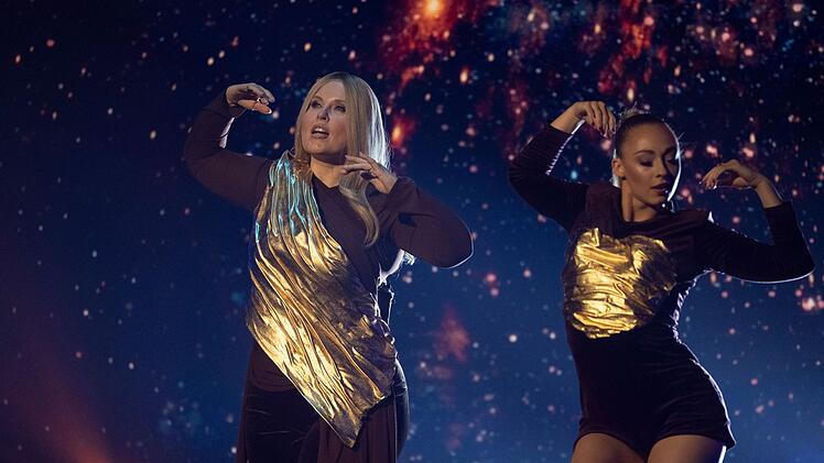 Maite Kelly (links) feiert die Premiere ihres neuen Titels "Frei".