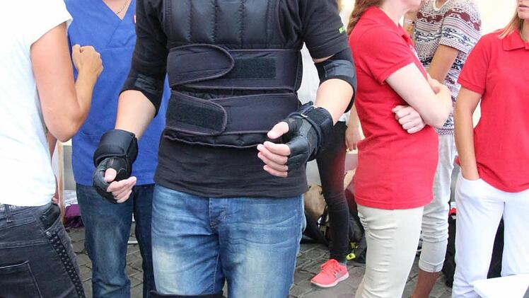 Wenn einer rempelt, ist es schwer, das Gleichgewicht zu halten.