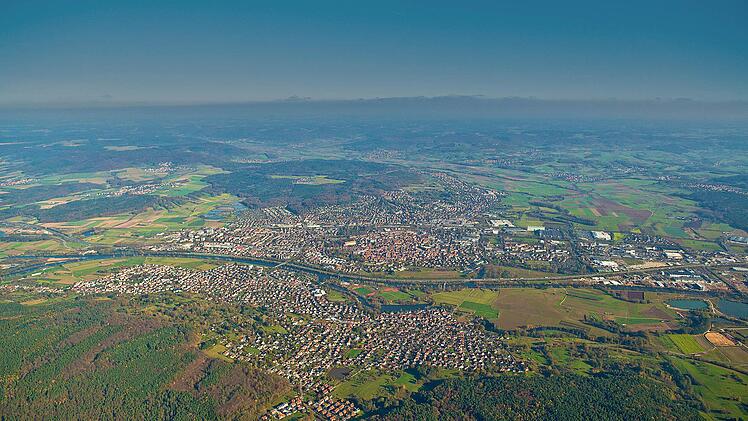 Seit Jahren streiten die Stadträte um Möglichkeiten und Grenzen des Wachstums in Forchheim. Jetzt wird die Stadt von der Reform des Finanzausgleichs getroffen und muss sich mit dem Status "Verlierer-Kommune" auseinandersetzen.  Foto: Launer