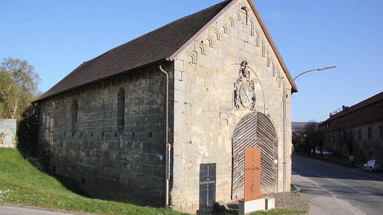 Die Katharinenkapelle ist der älteste erhaltene Sakralbau im Kreis Lichtenfels. Bald könnte darin eine Ausstellung zur Säkularisation in Bayern dauerhaft untergebracht werden. Foto: Matthias Einwag