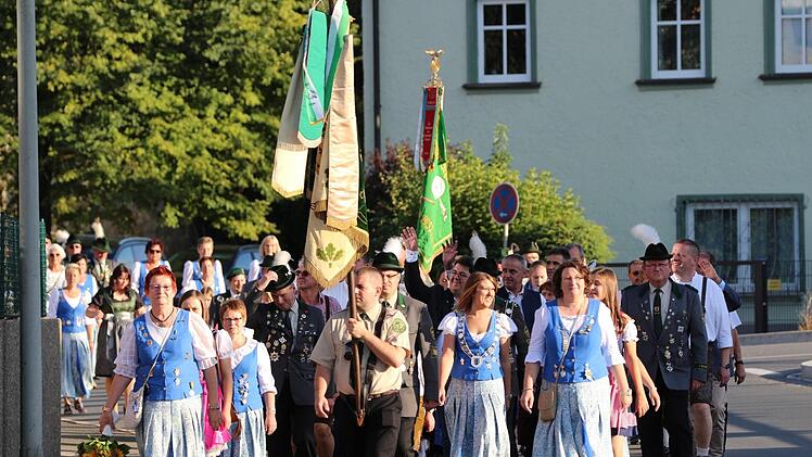 Mit der Abholung des Festwirts beginnt das Schützenfest in Weismain am Freitag, 3. August. Foto: Roland Dietz