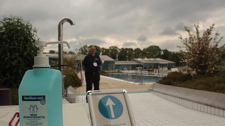 Desinfizieren und duschen vor dem Baden