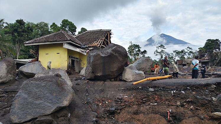 Vulkan Semeru in Indonesien ausgebrochen