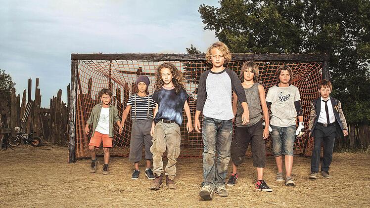 Die wilden Kerle - die Legende lebt (Bundesstart: 11. Februar): Vico Mücke, Ron Anthony Renzenbrink, Stella Pepper, Michael Sommerer, Aaron Kissiov, Bennet Meyer und Mikke Rasch (von links) kehren auf die Leinwand zurück. Disneyfilm