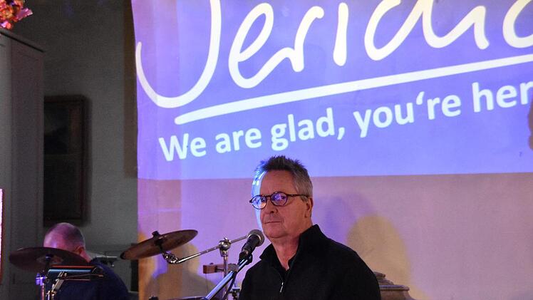 Roland Weger am Keyboard - "Glad you are here" stand zur Begrüßung an die Wand geschrieben.Foto:  Uschi Prawitz