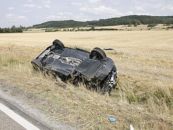 Zwei Verletzte nach Frontalzusammenstoß auf Bundesstraße Zwei Verletzte nach Frontalzusammenstoß auf Bundesstraße