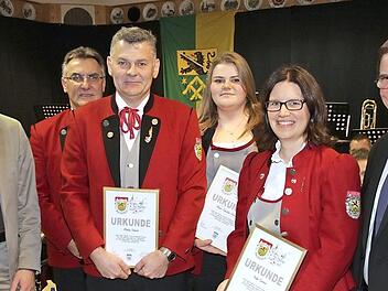 Ehrung beim Musikverein Pautzfeld (v. l.): Torsten Gunselmann, Jürgen Kupfer, Martin Harsch, Marie-Christine Harsch, Katja Sperber und Georg Schirner  Foto: Mathias Erlwein