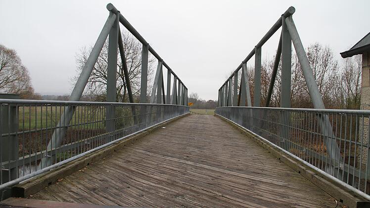 Die Schwürbitzer Mainbrücke steht vor einer ungewissen Zukunft. Foto: Gerda Völk/Archiv