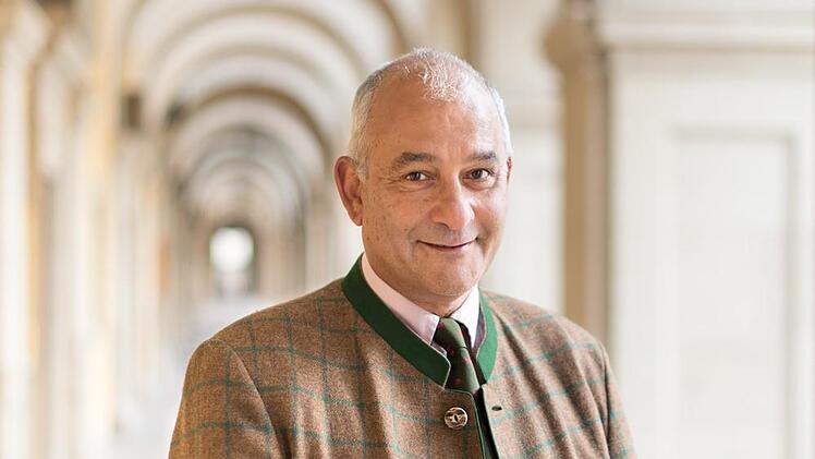 Professor Tino F. Schwarz