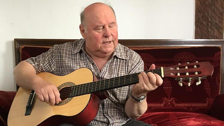 Heinrich Reuß wertete über viele Jahre lang mit seiner Musik unzählige  Veranstaltungen in Kronach und Umgebung auf. Foto: Stefan Wicklein