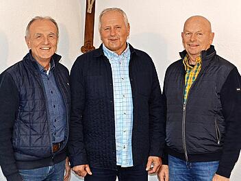 Von links: Markus Gr&uuml;ner (B&uuml;rgermeister), Heinz Knoll, Bernhard Br&uuml;tting (Obmann).