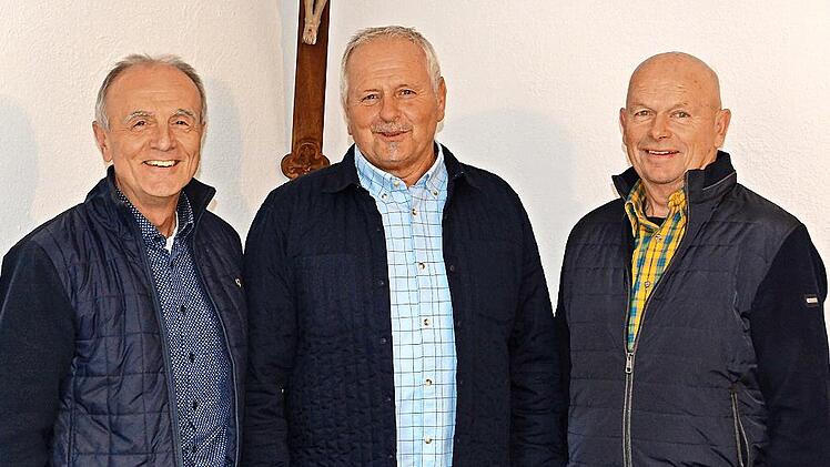 Von links: Markus Gr&uuml;ner (B&uuml;rgermeister), Heinz Knoll, Bernhard Br&uuml;tting (Obmann).