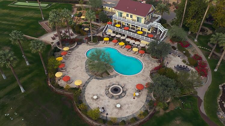 In den Bradshaw Mountains im US-Bundestaat Arizona verbirgt sich das Castle Hot Springs. Namensgebend f&uuml;r das luxuri&ouml;se Hotel waren die drei hei&szlig;en Thermalquellen, die dort entspringen.