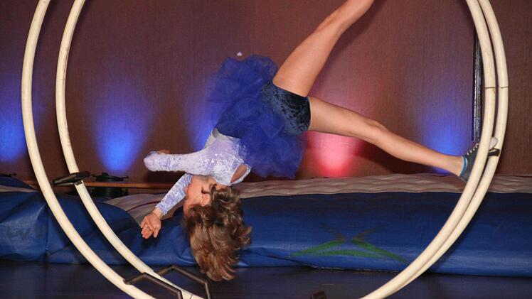 Rhönradturnen zeigten die jungen Turnerinnen aus Schönau a.d.Brend.  Fotos: Heike Beudert