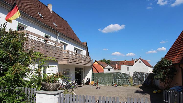 Aus der Asylunterkunft in der Engelgasse in Höchstadt sind schon zwei Familien in eigene Wohnungen gezogen. Andere Flüchtlinge hoffen noch auf die eigenen vier Wände.  Foto: C. Bauriedel