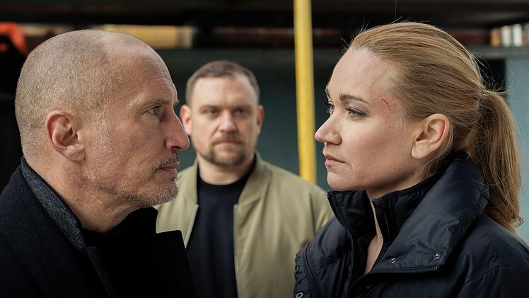 Der zwielichtige Unternehmer Lothar Lessen (Benno Fürmann, links) und sein Handlanger Achim Wieczorek (Florian Schmidtke) sind nur zwei von vielen, mit denen sich Sarah Kohr (Lisa Maria Potthoff) in ihrem neunten Fall anlegen muss.