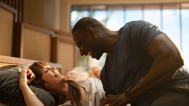 Marion (Sara Giraudeau) und Abel Camara (Omar Sy) sind frisch verliebt.