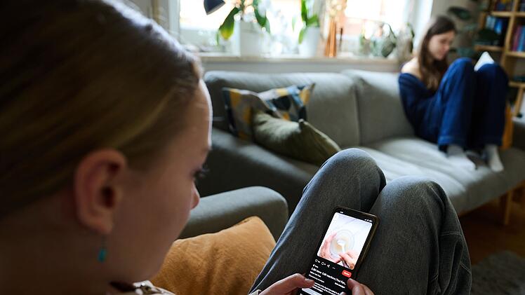 Scrollen Kinder sich um den Verstand?