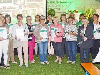 Diese Junggebliebenen haben immerhin schon vier Treue-Jahrzehnte beim TSV auf dem Buckel. Rechts Vorsitzender Leonhard Welscher.