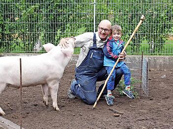 Bei Klaus Dresel werden die Schweine nicht mit Kraftfutter hochgezüchtet. Es gehe ihm um gutes Fleisch, nicht um die Masse.  Foto: Evi Seeger