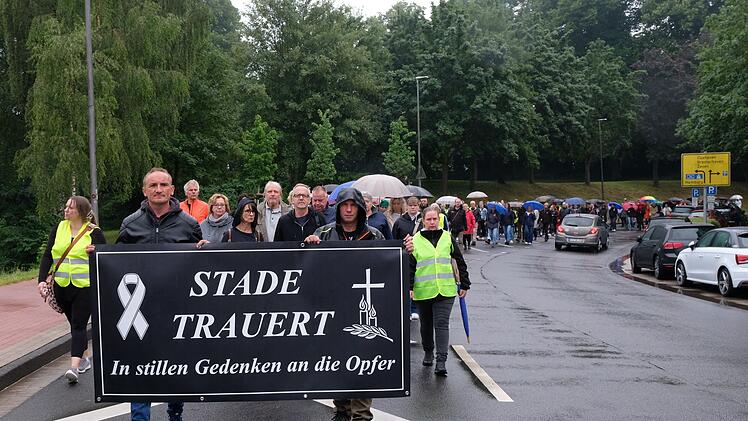 Gedenken nach Sch&uuml;ssen in Jugendhilfeeinrichtung mit sechs Toten