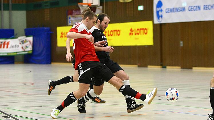 Halbfinale zwischen Friesen (schwarze Trikots) und Memmelsdorf. Foto: Monika Limmer