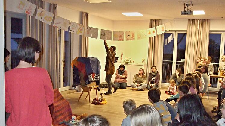 Beim Spielen, die biblische Geschichten zum Inhalt hatten, waren die Kinder aufmerksam und begeistert dabei.