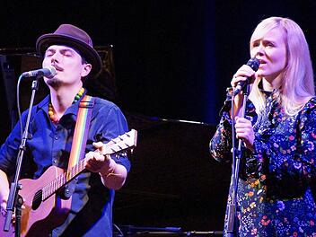 Caroline und Andres Obieglo, das Duo "Carolin No", begeisterten mit traumhafter Musik das Publikum in der Stadthalle.  Foto: Elke Englert