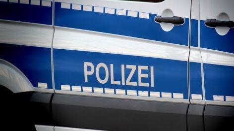 Die 32-J&auml;hrige wehrte sich vehement und musste gefesselt werden. Dabei biss sie einen Polizisten in den Arm. Symbolbild: pixabay.com/TechLine