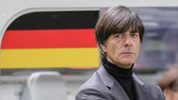 Bundestrainer Joachim Löw halt mal wieder die Qual der Wahl: Am Dienstag wird der vorläufige WM-Kader verkündet. Foto: Jan Woitas/dpa