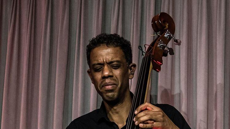 Umjubeltes Gast-Spiel: Nils Wülker begeisterte mit seiner Band bei "Leise am Markt" in Coburg.Foto: Jochen Berger