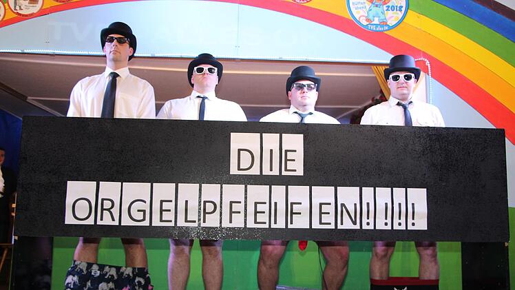Markus Fischer-Weiß, Fabian Bittruf, Jürgen Bauer und Mario Engelhardt als "Orgelpfeifen".