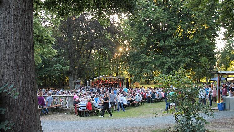Die Marktgemeinde Mitwitz stand am Samstag ganz im Zeichen des Schlossparkfestes. Foto: Herbert Fischer
