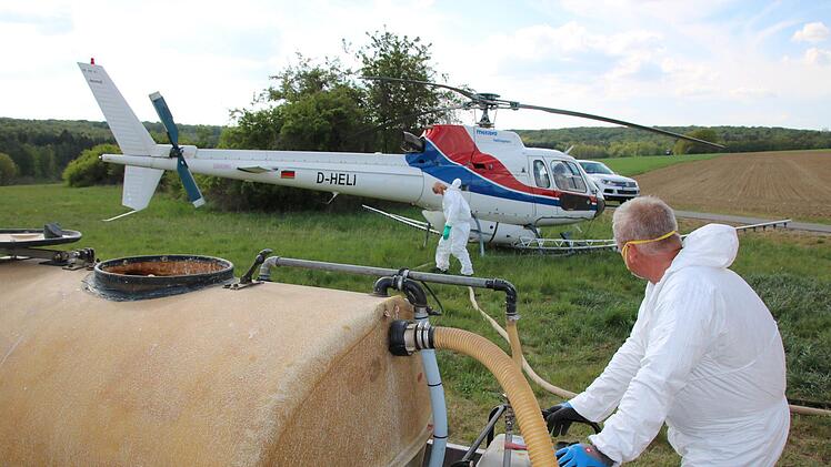 Eindrücke rund um die Schwammspinner-Befliegung. Foto: Ralf Ruppert