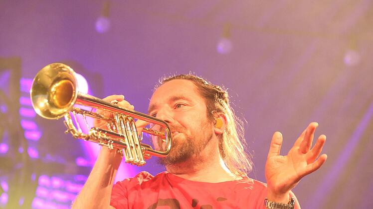 Blasmusik mit Groove und Einfallsreichtum: LaBrassBanda im Staatsbad. Foto: Sebastian Schmitt