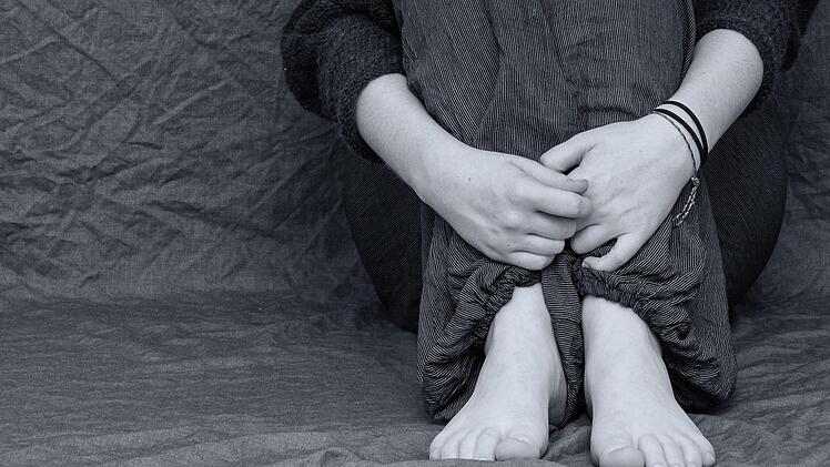 Seit dem Angriff auf ihrem Weg zur Arbeit leidet eine junge Frau aus dem Kreis Kronach an einer posttraumatischen Störung.  Foto: Napixabay/Anemone123