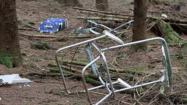 Seinen Müll im Wald zu entsorgen ist kein Kavaliersdelikt.