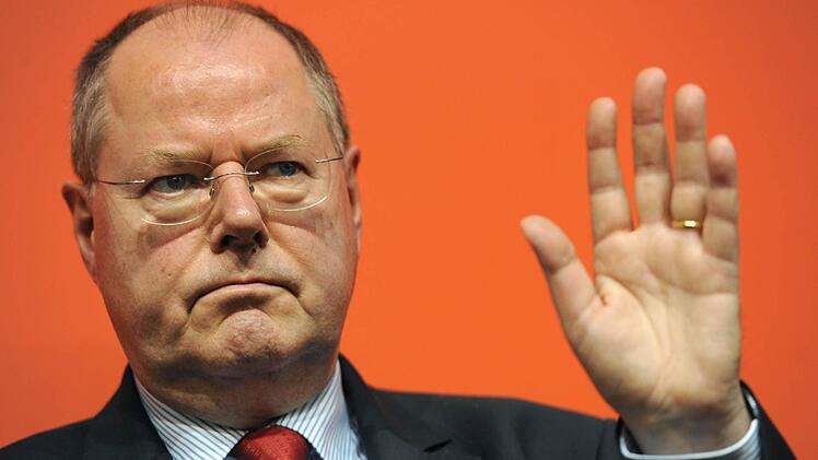 Mit den Nebeneinkünften von Peer Steinbrück (SPD) fing die Debatte an.   Foto: dpa/Archiv