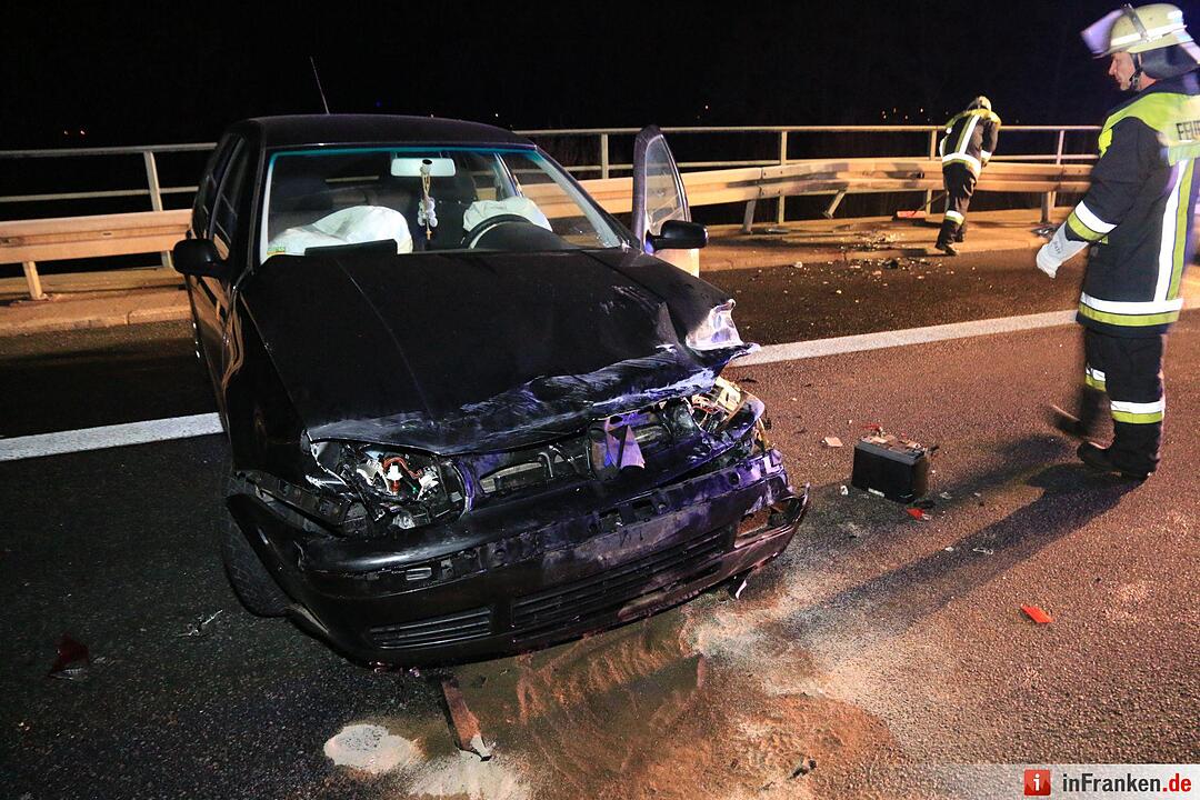 Autos kollidieren auf der A70 bei Hallstadt