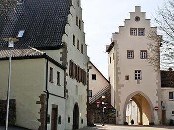 Eine Beleuchtung für das Torhaus wurde in der Bürgerversammlung angeregt.  Foto: Werner Vogel