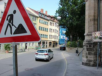 Aufgrund einer Baustelle ist die Grafengasse bereits jetzt ein Nadelöhr. Ab Montag, 2. August, ist die  Achse Grafengasse - Rückertstraße sogar vollgesperrt. Das hat auch Auswirkungen auf den Stadtbusverkehr.