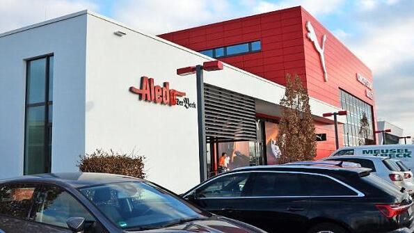 Auch der Store wird erweitert, das Café fällt deshalb weg.