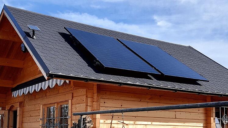 Duo-Balkonkraftwerke mit 1000 Watt ermöglichen eine gesteigerte Energieproduktion und Kostenreduzierung durch unkomplizierte Installation und flexible Nutzungsmöglichkeiten.